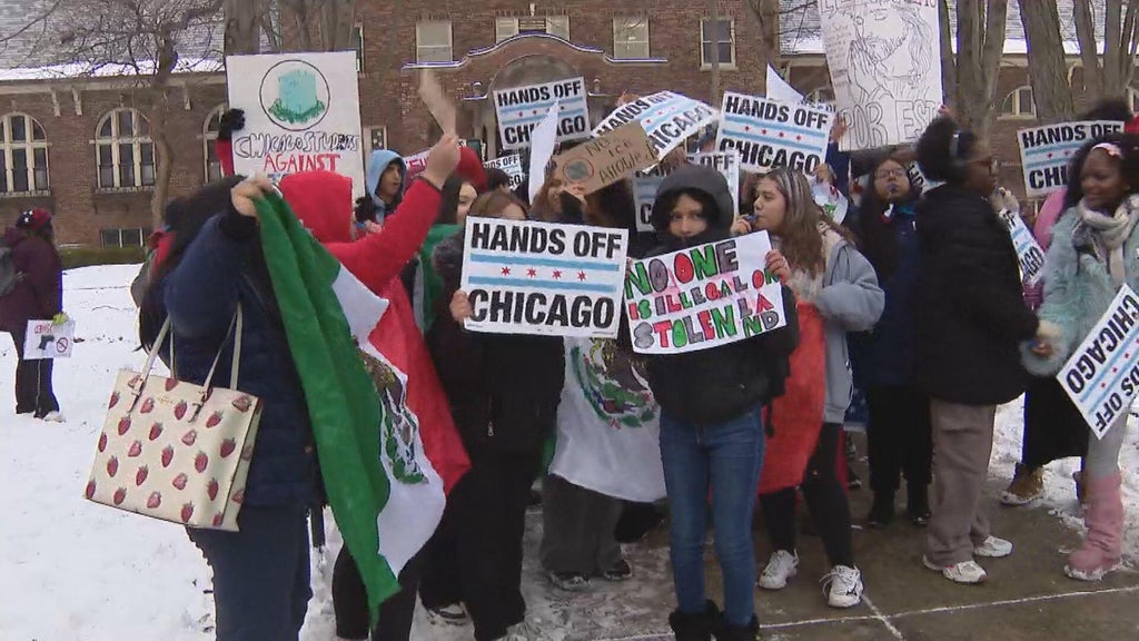 Hundreds of Chicago high school students walk out to protest ICE ...