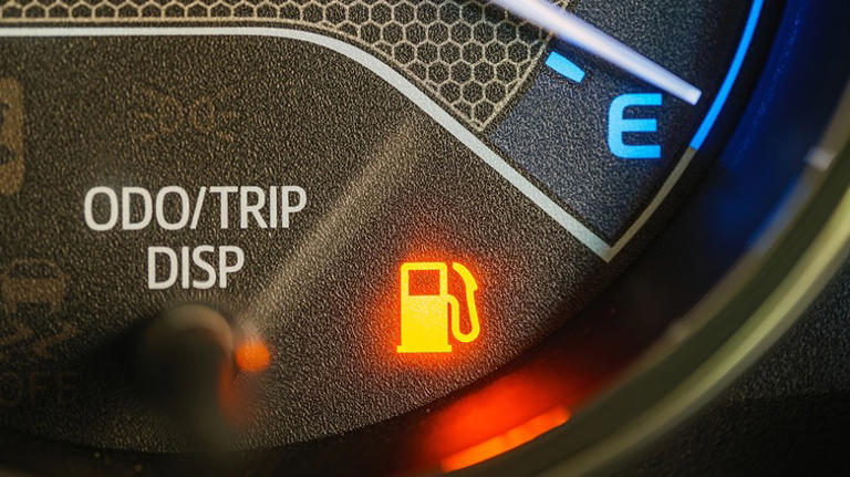 The Gas Tank Levels Mechanics Say It's Best To Stay Between
