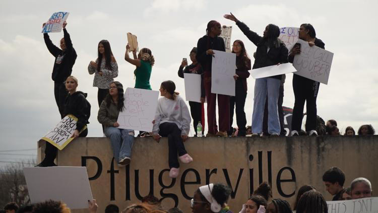 Students at multiple Central Texas schools walk out of class to protest ...