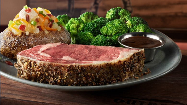 Here's how we know Outback Steakhouse cooks prime rib just right
