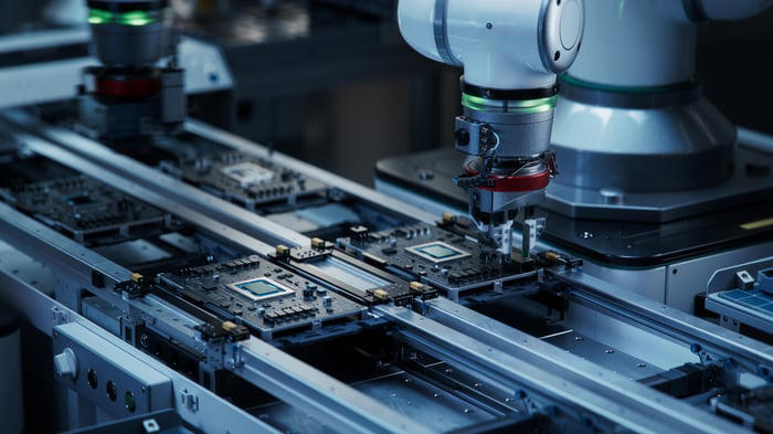 Forget Intel: This smartphone and auto chip giant is quietly building ...