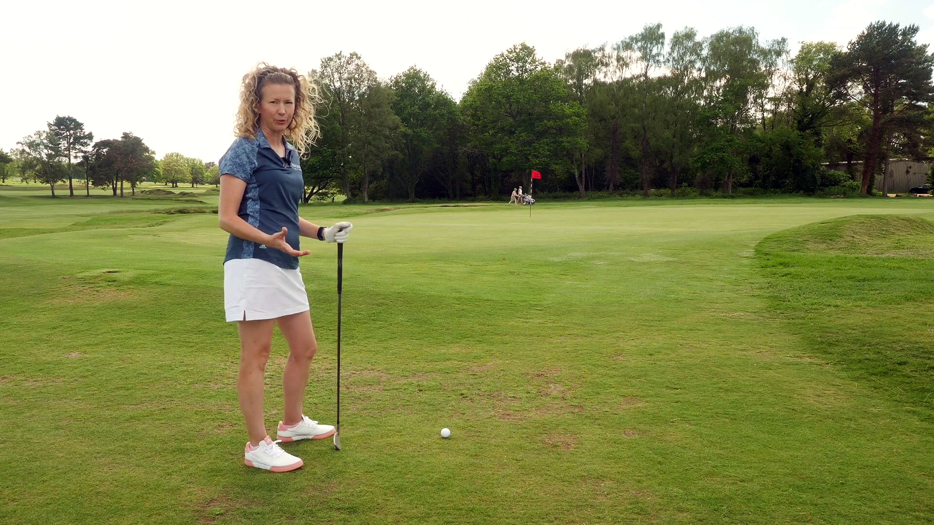 Which clubs to use for different chipping techniques on the golf green