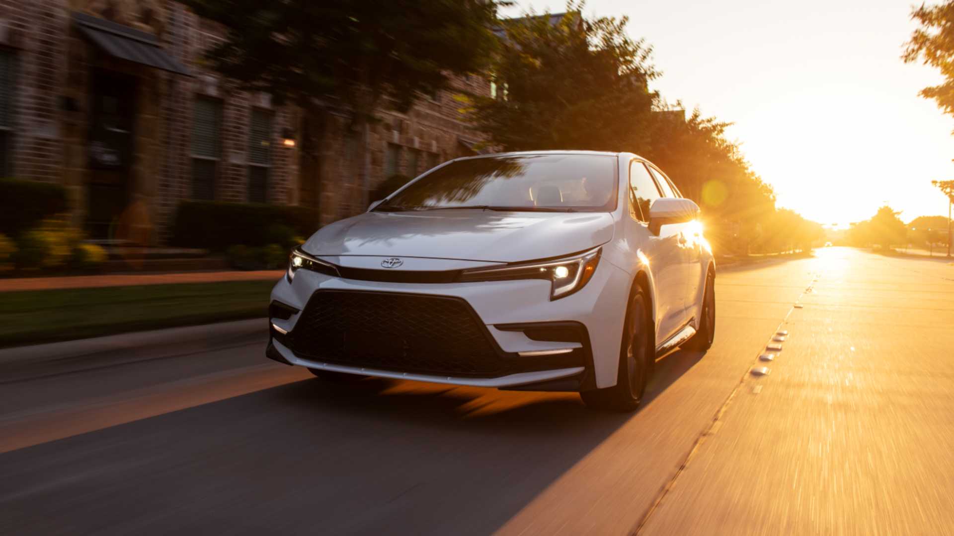 2026-corolla-xse-windchillpearl-001