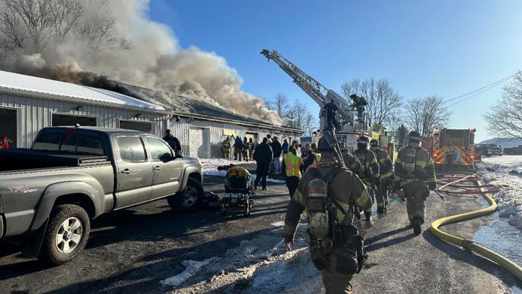 Crews respond to Franklin County animal barn fire