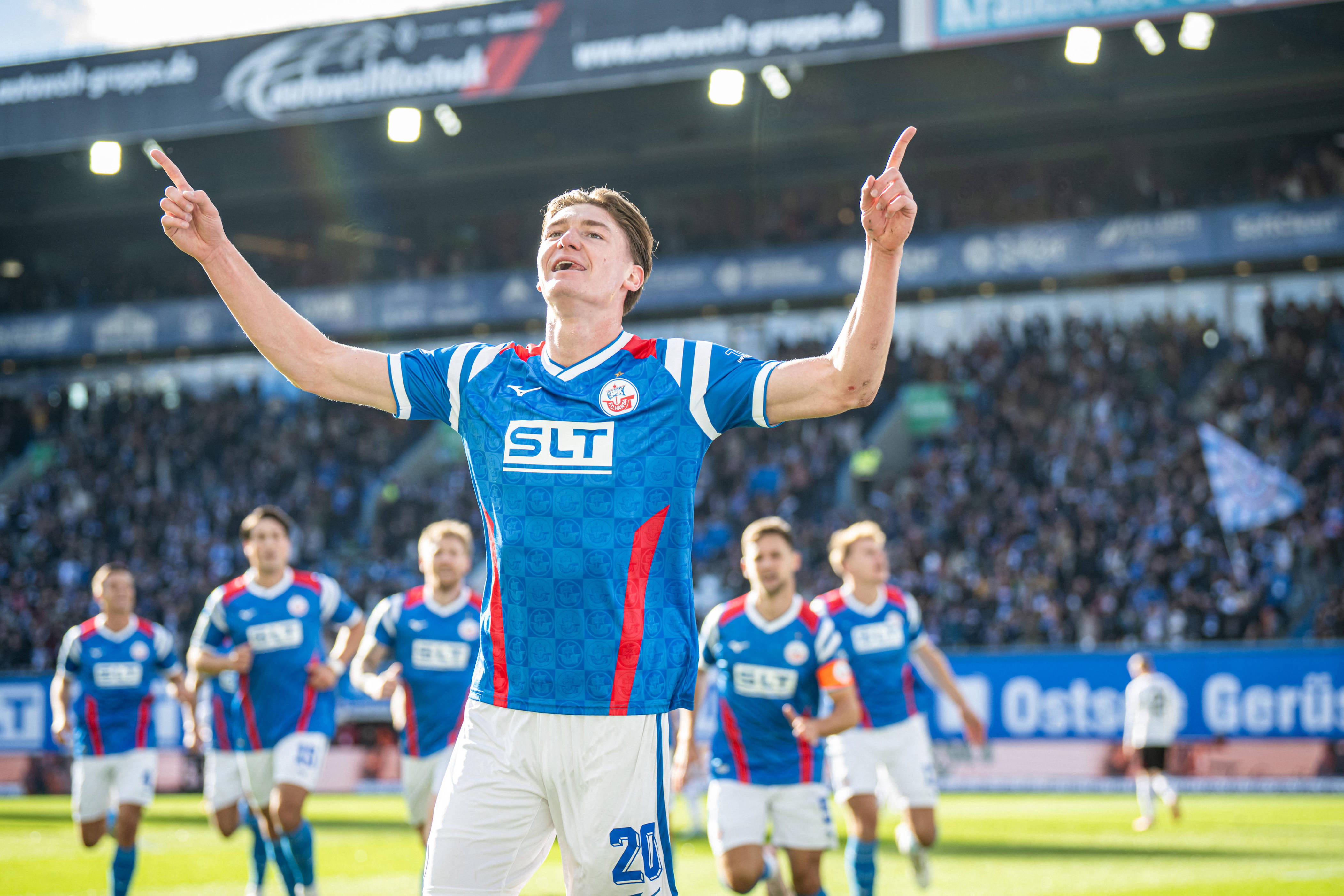 Late deal Rangers helpt NEC ook