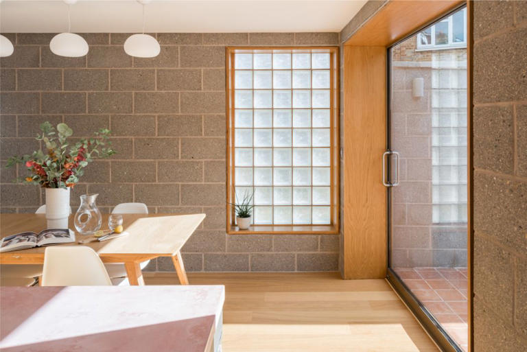 6 variasi pemasangan glass block, bikin rumah makin modern!