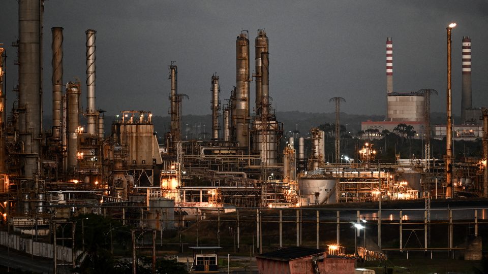 Venezuelan oil is key to Trump’s Russia plan. There’s a problem with that<br>