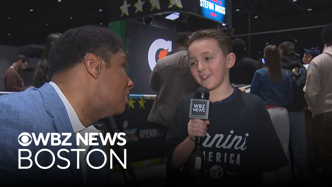 WBZ's Steve Burton joins 9-year-old reporter at Patriots Super Bowl ...
