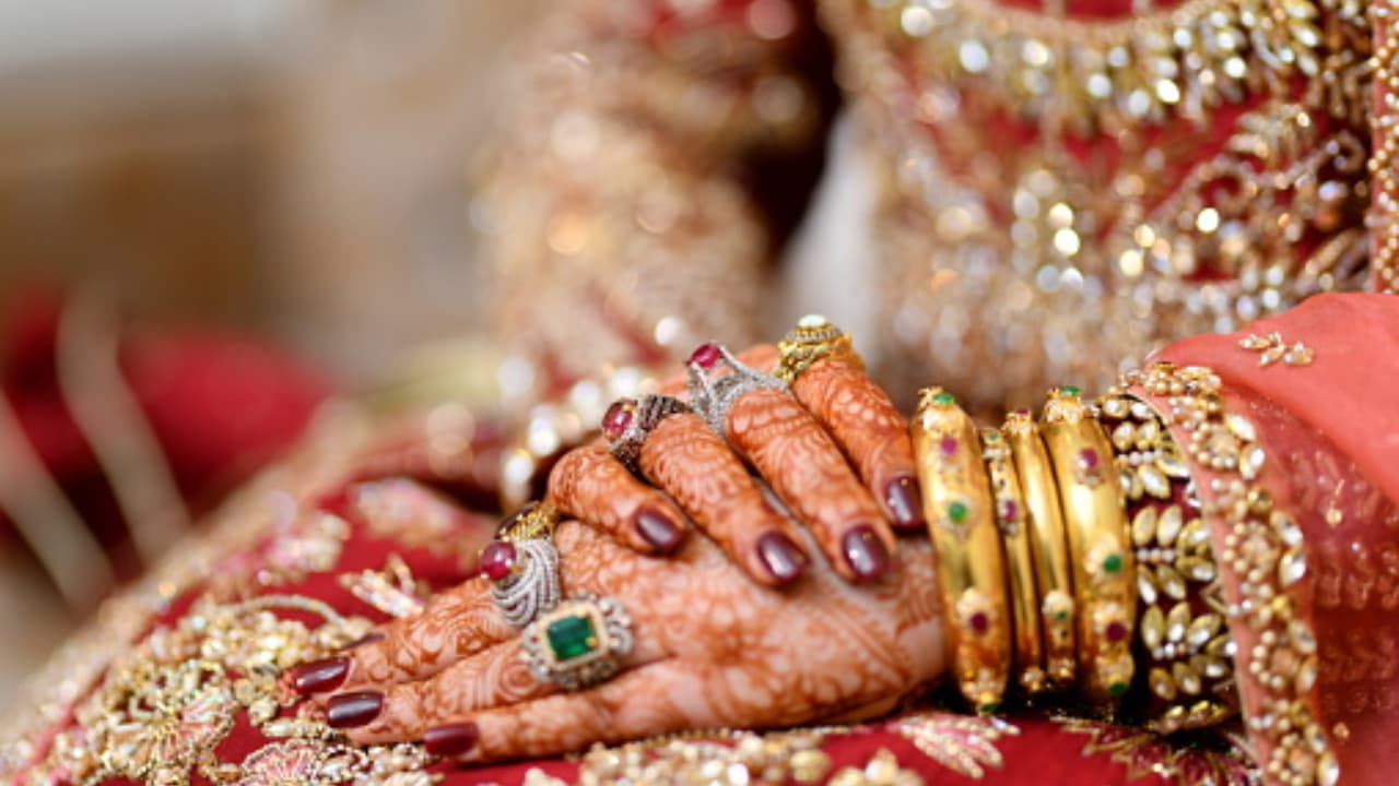 Weird rituals: दहेज में दुल्हन को मिलता है पोर्टेबल टॉयलेट, अजीब है ...