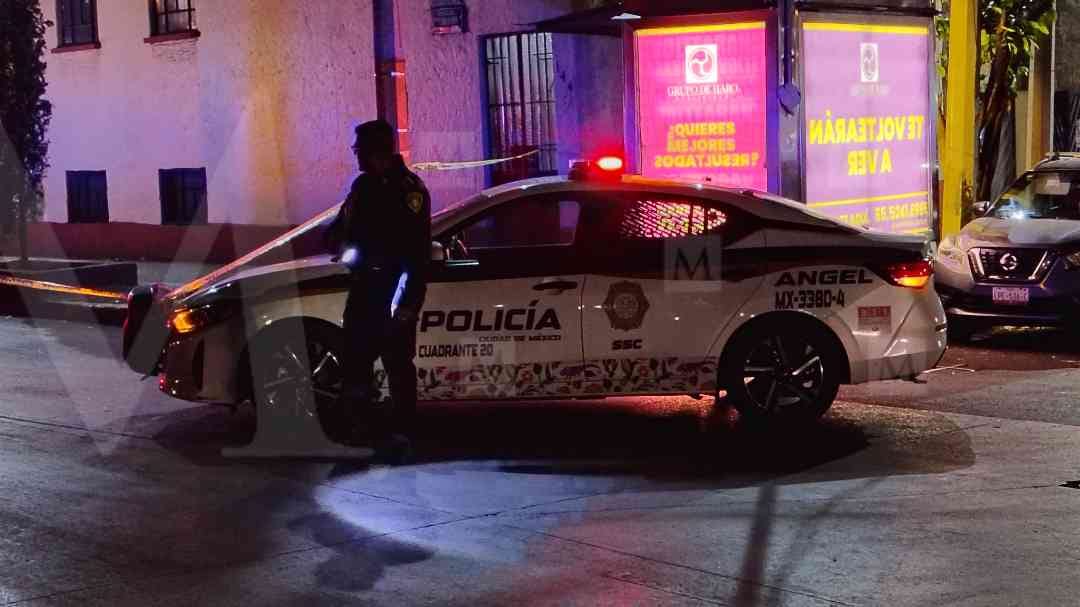 Motociclista se pasa el alto y atropella a tres personas en la Cuauhtémoc
