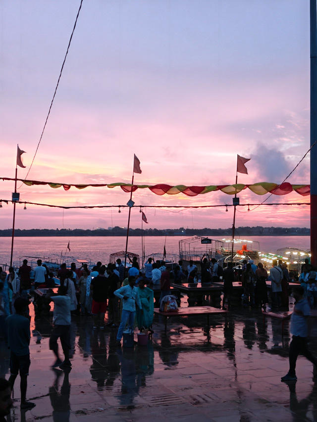 How to do Banaras without trying to understand it