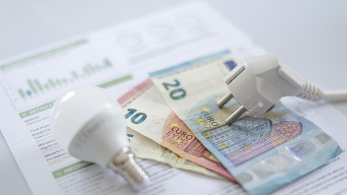 La rebaja del IVA y otros impuestos a la luz y el gas decaen este lunes ...