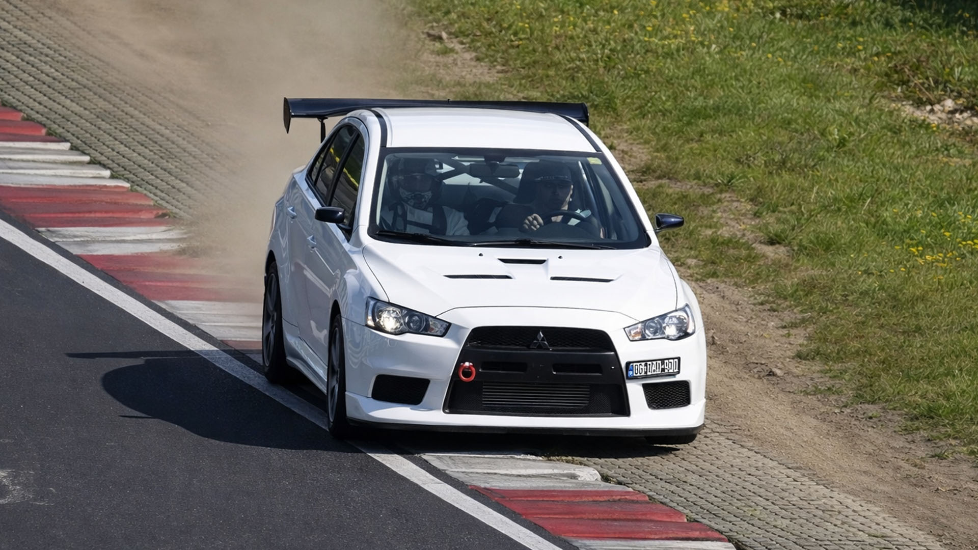 Fast lap ends with off track moment at Nürburgring