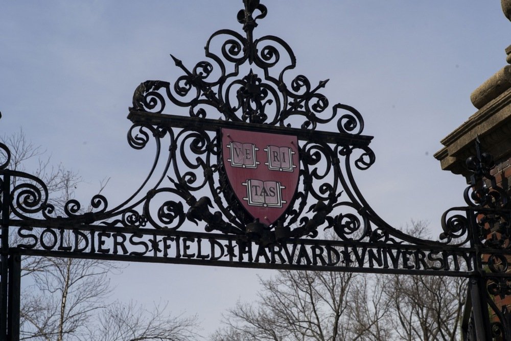 Trump demands $1B in damages from Harvard<br>