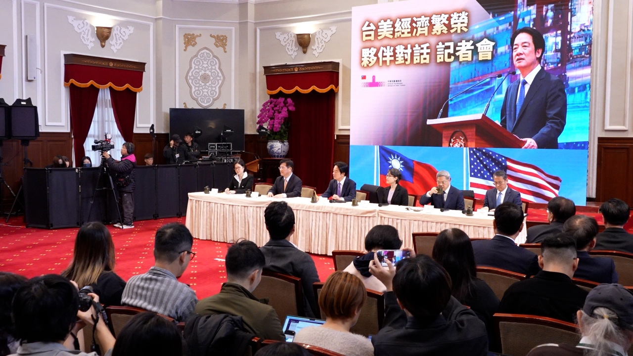 Lai hails results of latest round of economic dialogue with US