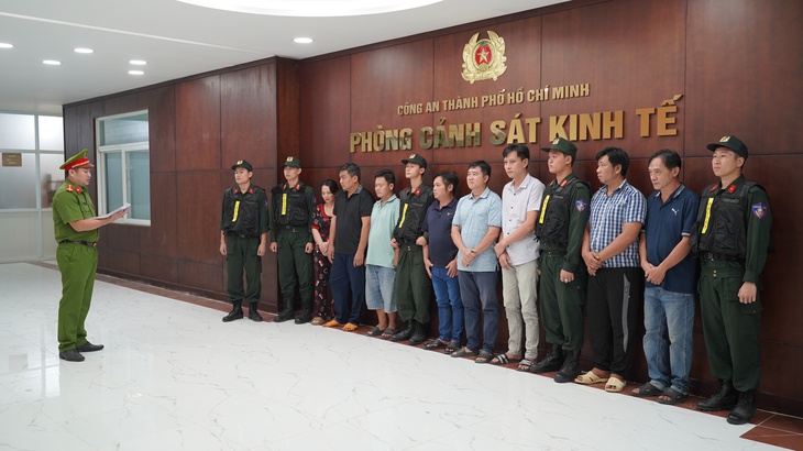 Công an TP.HCM triệt phá đường dây sản xuất xăng RON A95 giả quy mô lớn