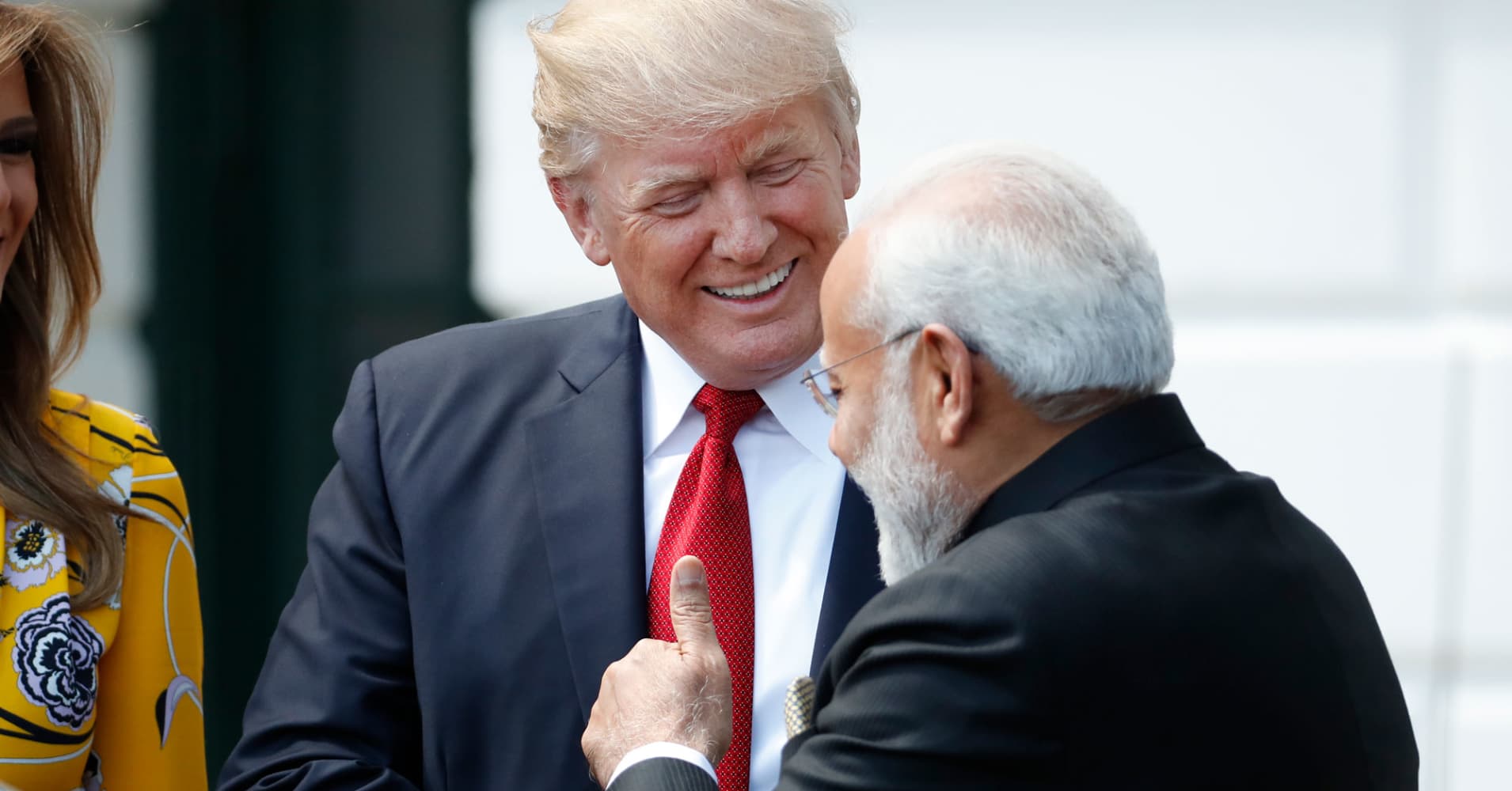 Trump refuses to be outdone by Europe, signing his own US.-India trade deal<br>