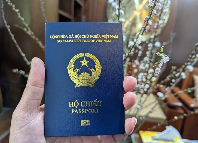 Giả mạo hồ sơ, giấy tờ để được cấp hộ chiếu sẽ bị phạt đến 25 triệu đồng