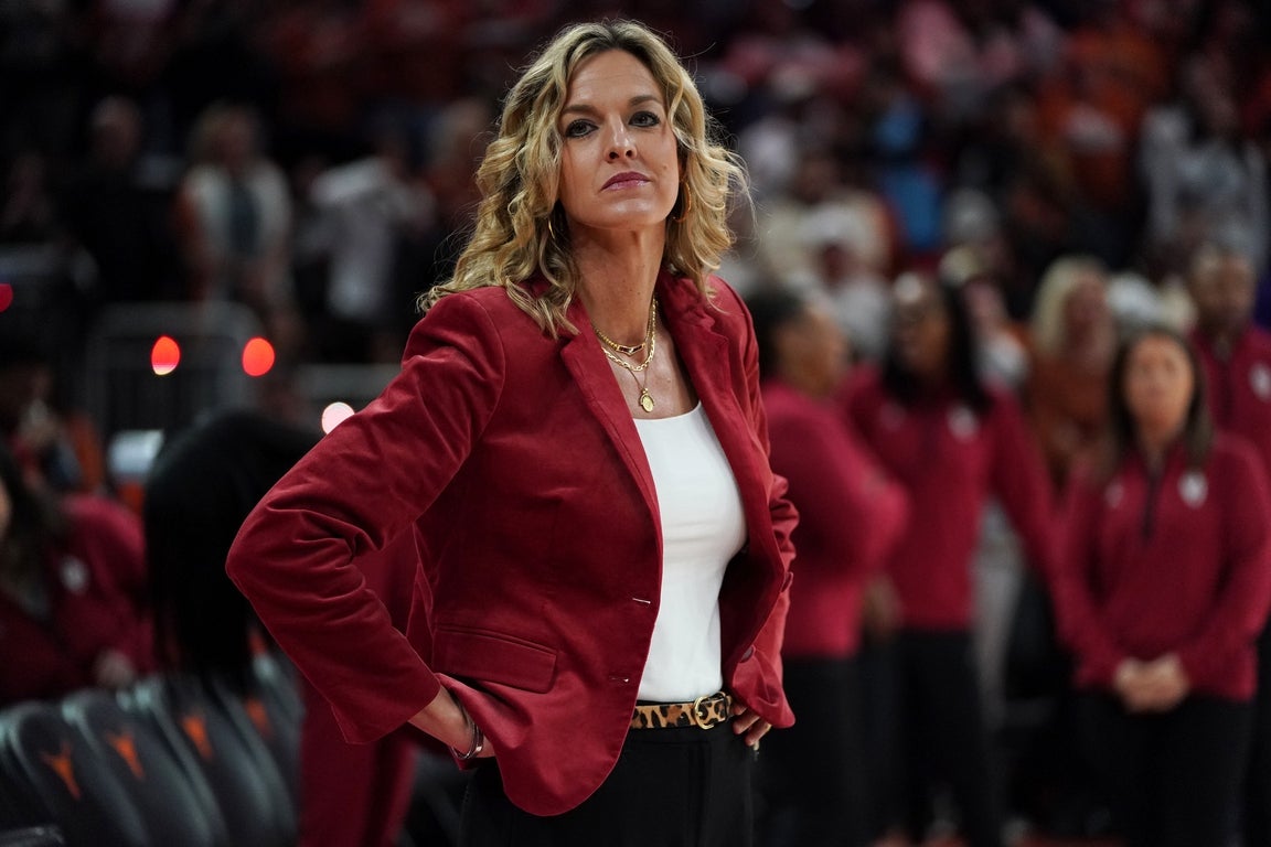 Superb photos of standout Oklahoma women's basketball coach Jennie ...