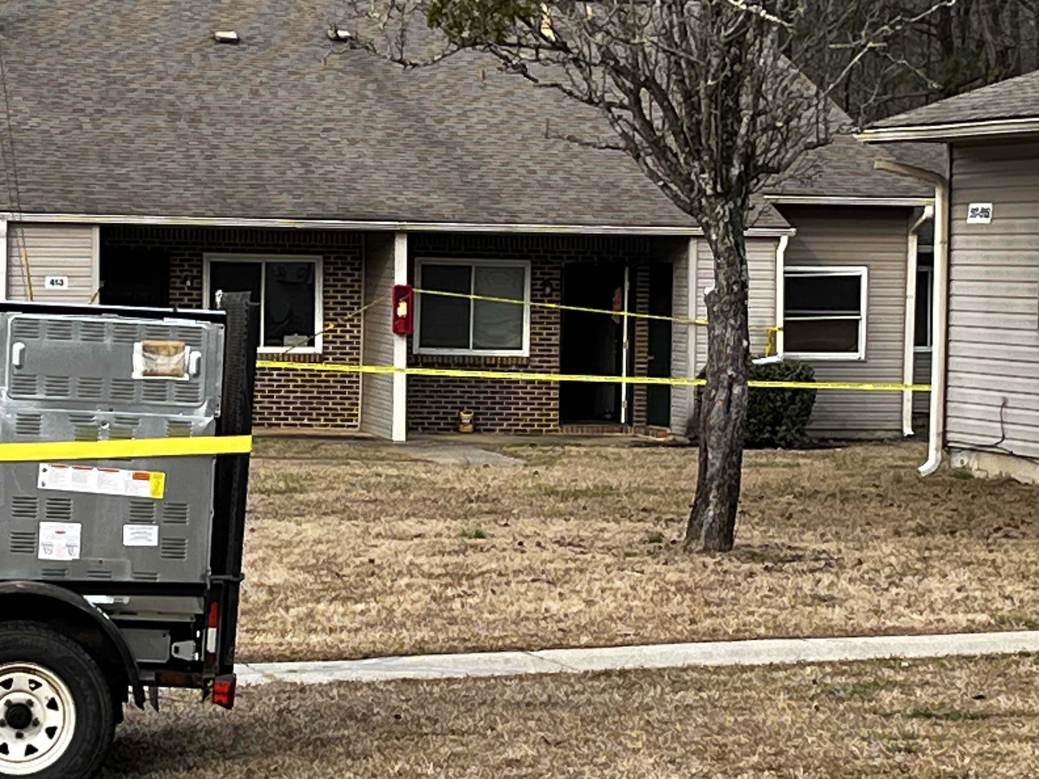 Man killed, woman seriously injured in shooting at apartment complex in ...