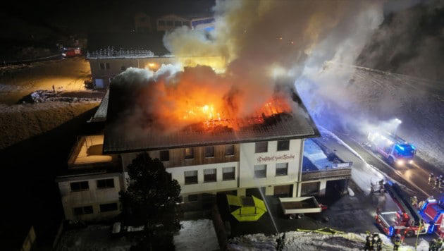 Brennendes Gasthaus „Taube“