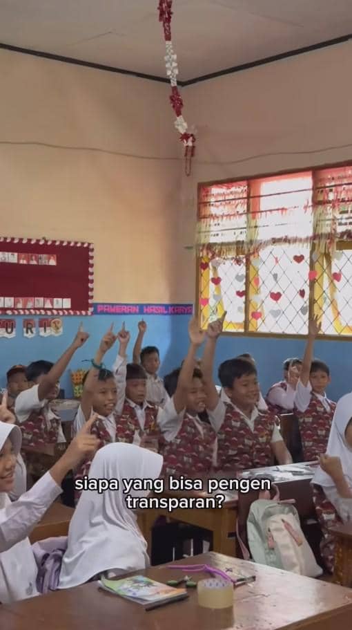 AA1VzkV7 7 Potret Maudy Ayunda Mengajar di SD Serang, Diterima Hangat Siswa