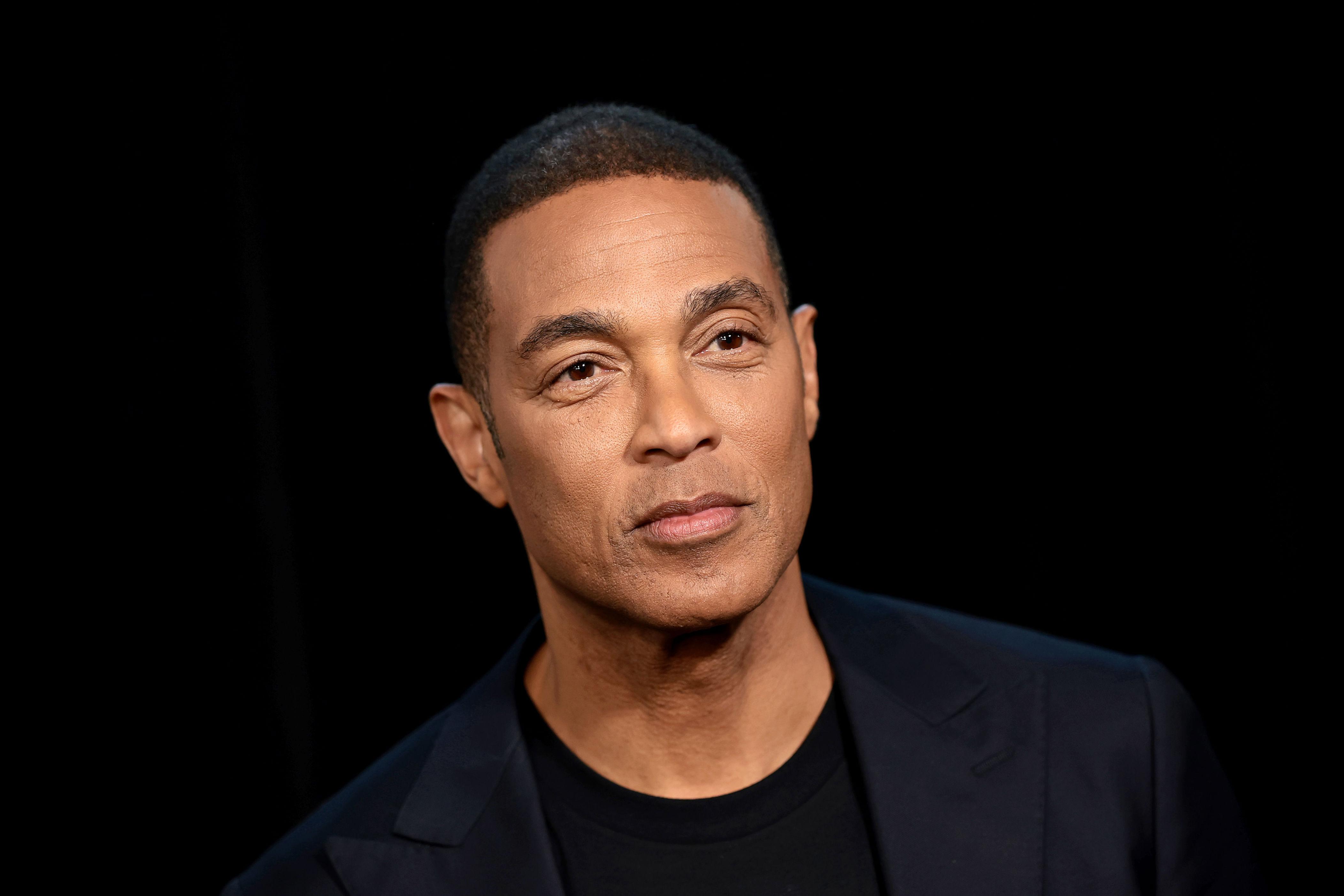Don Lemon claims he had offered to turn himself in before a dozen federal agents dramatically arrested him during Grammy week<br>