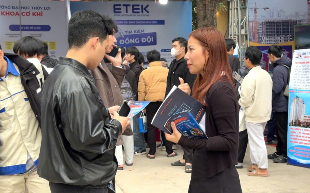 Việc làm thời vụ dịp Tết: Nhiều cơ hội việc làm cho sinh viên, lao động trẻ