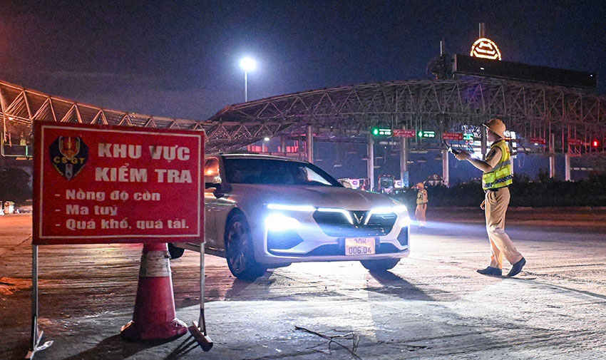 Xử lý vi phạm nồng độ cồn ngay từ sáng mùng 1 Tết Bính Ngọ