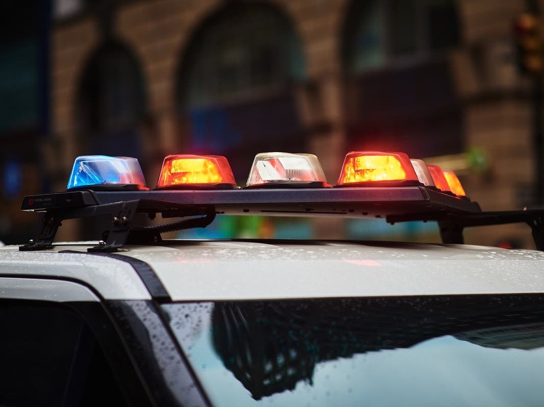 5 arrested for armed robbery after chase ends in crash: Aurora police
