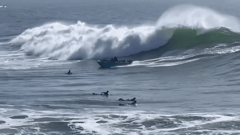 Video: 6 rescued after speeding boat capsizes next to surfers off Santa ...