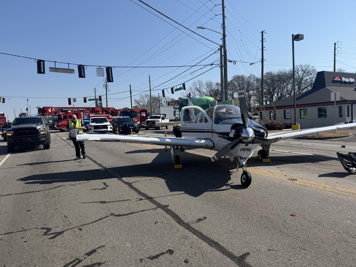 Plane crashes on busy Gainesville road, hitting multiple vehicles ...