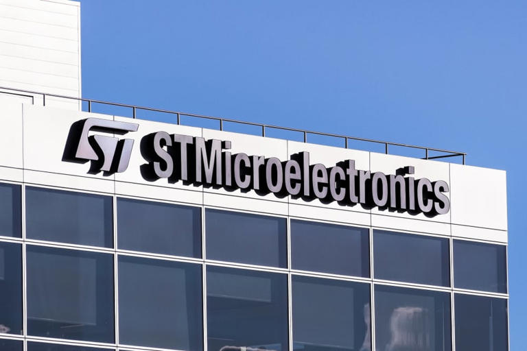 STMicroelectronics' golden cross meets Amazon backstop — and the chart ...