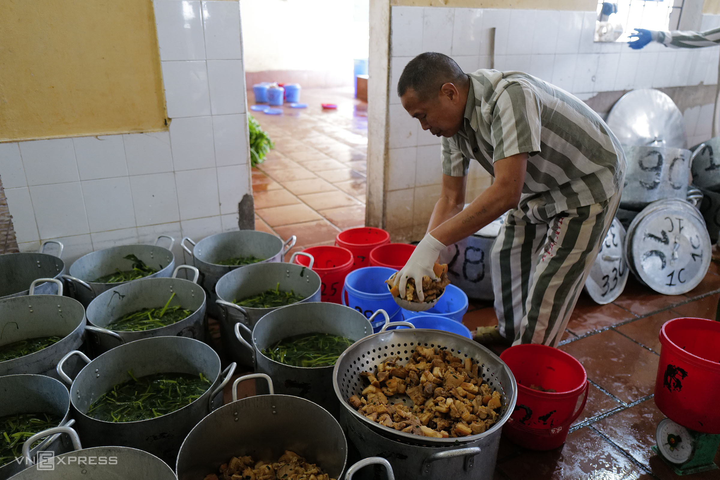 Đề xuất tăng 50% định lượng thịt, cá cho phạm nhân từ tháng 7