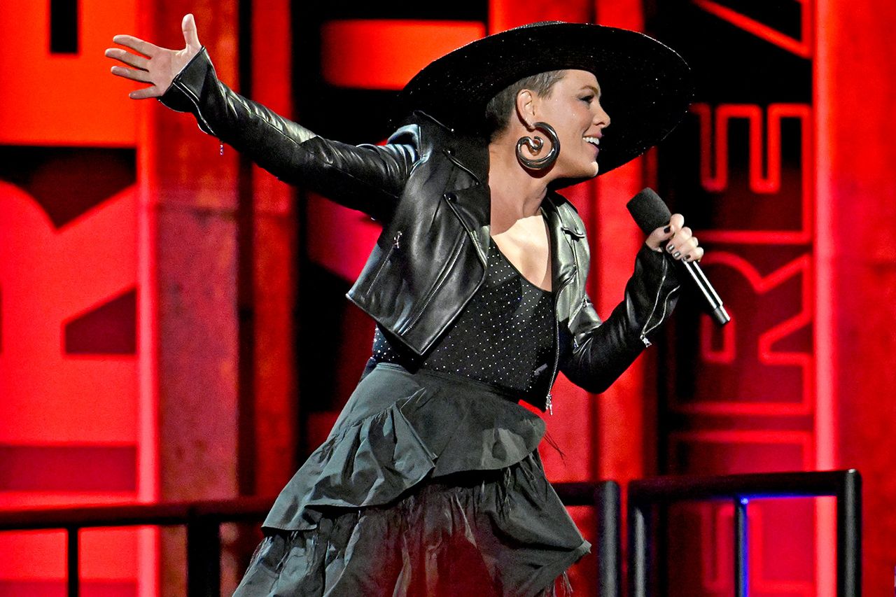 Pink to take over hosting the Kelly Clarkson Show for a week in March