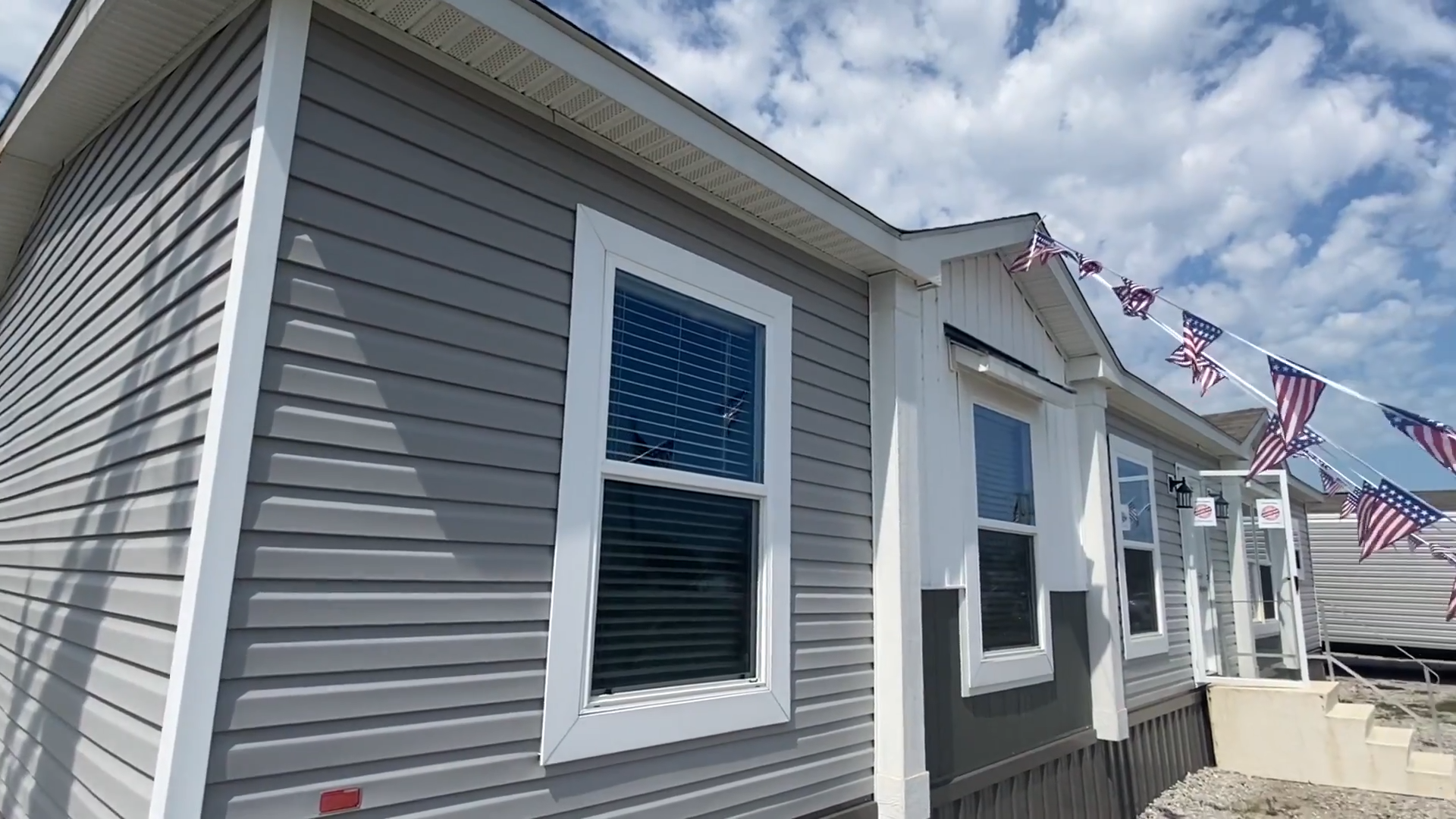 Farmhouse Breeze by Clayton Homes | 3 bed, 2 bath mobile house tour