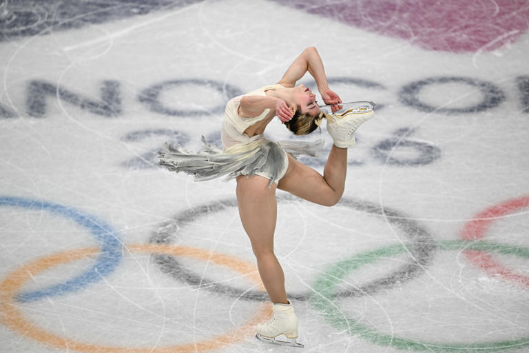 ¿Quién es Alysa Liu, la patinadora artística alternativa del equipo de EE. UU. que acaba de ganar una medalla de oro olímpica?