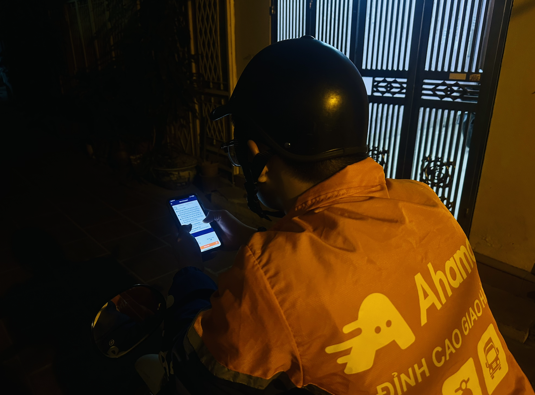 Những cuốc xe 'bào mòn' người giao hàng cận Tết