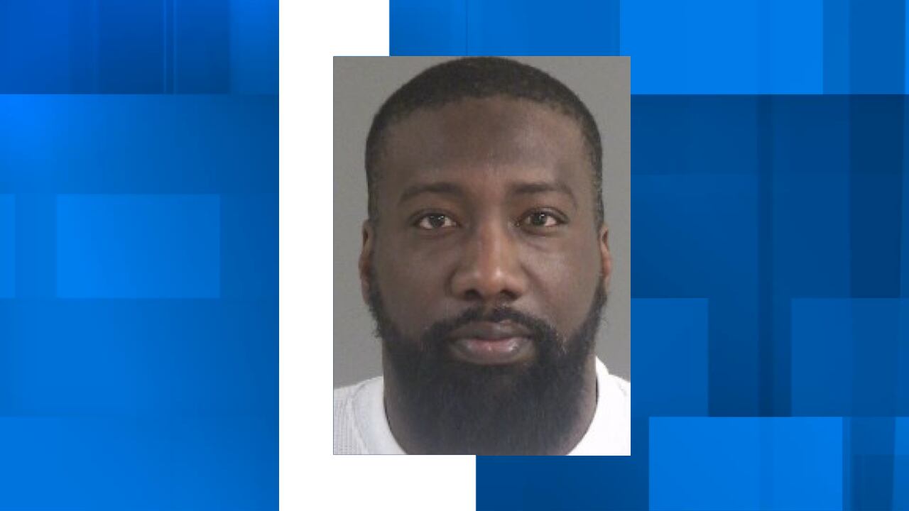 Man arrested after police find loaded gun in North Charleston traffic stop