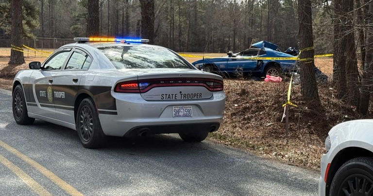 Car runs off road in Cumberland County