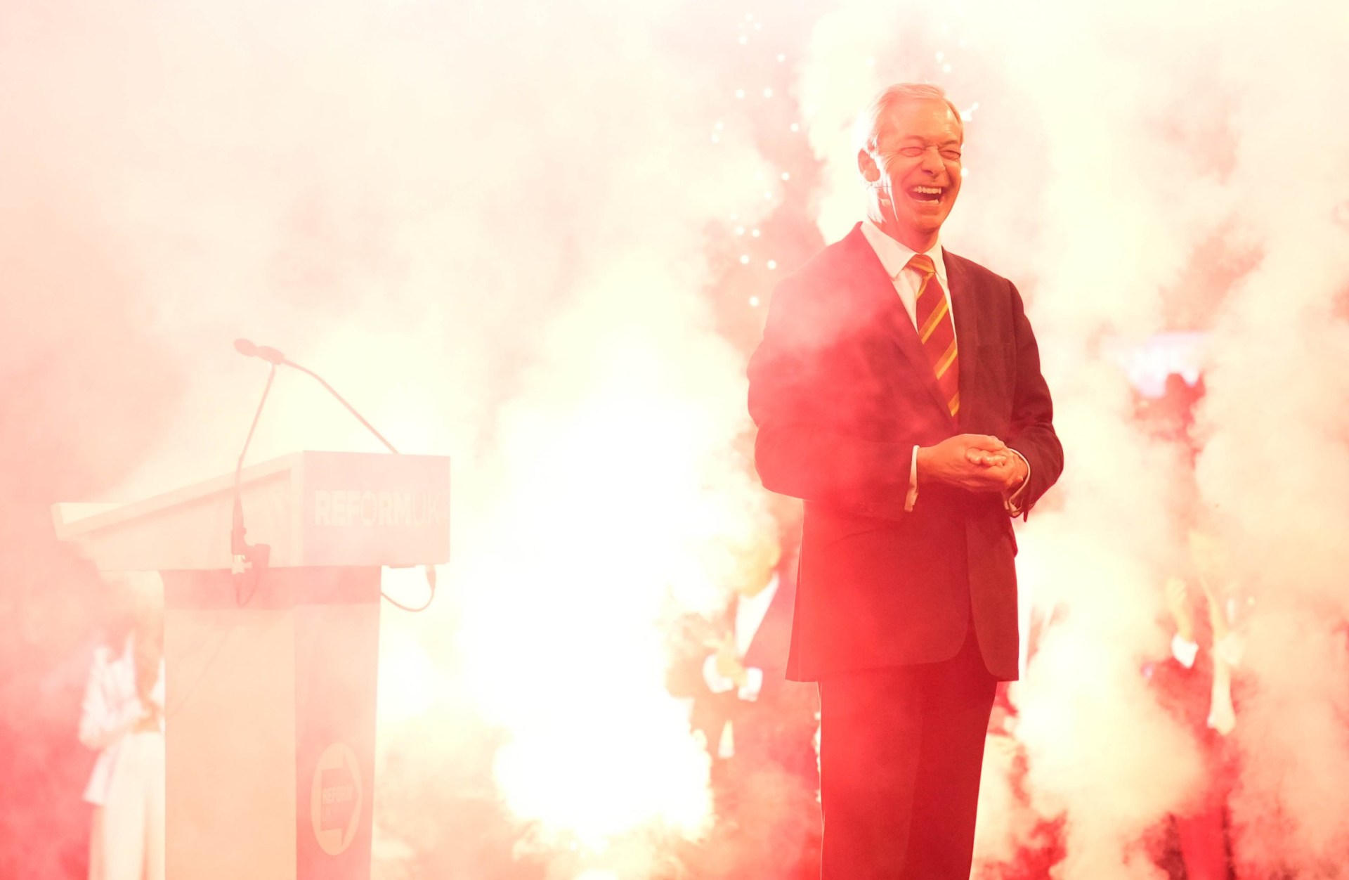 Manchester United owner hails 'intelligent' Farage and claims UK ...