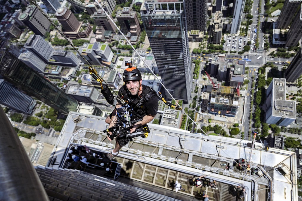 How Netflix filmed Alex Honnold's Taipei 101 climb: 19 cameras, 2 ...