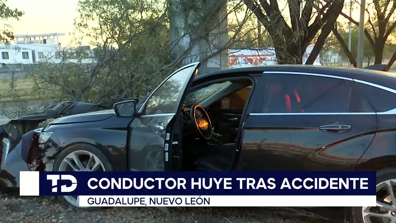 Conductor abandona su auto tras chocar en la avenida Eloy Cavazos; dejó ...
