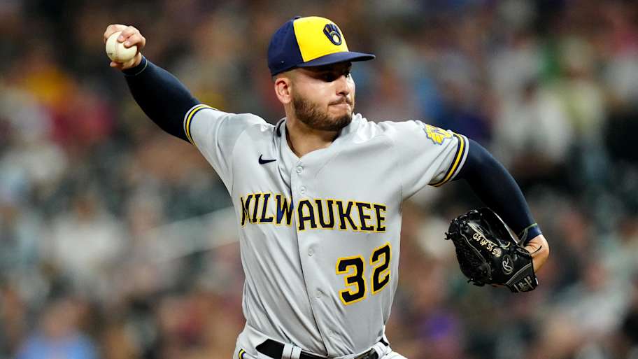 Brewers reunite with former lockdown reliever on minor league contract<br>