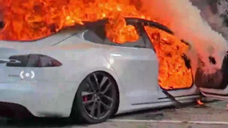 Tesla catches fire after crashing into tree, another car in Winnetka