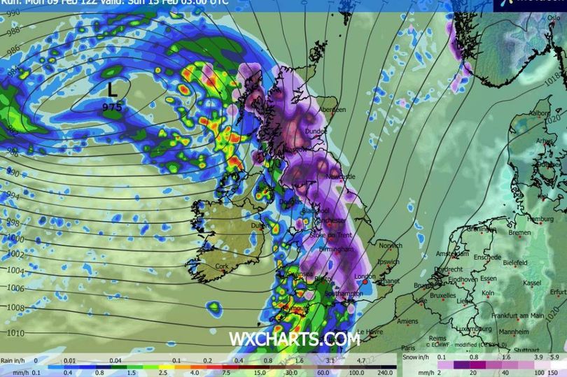 Britain to be battered by heavy 600-mile snow storm with 4 inches per hour