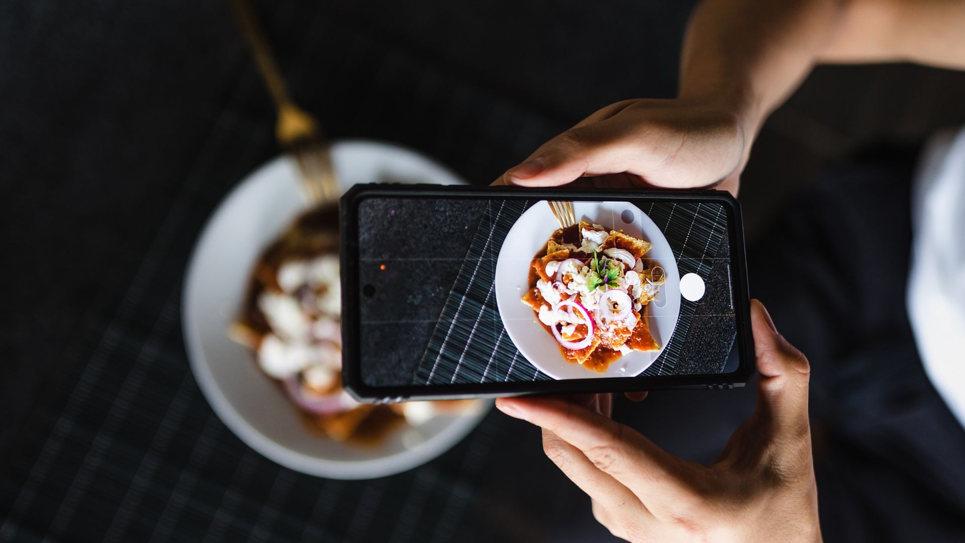 Meals people share online and what they eat off-camera