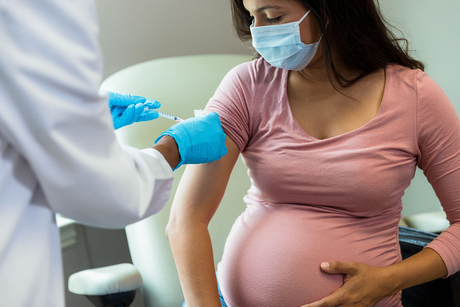 Nghiên cứu mới: Tiêm vắc xin cúm khi mang thai không làm tăng nguy cơ tự kỷ