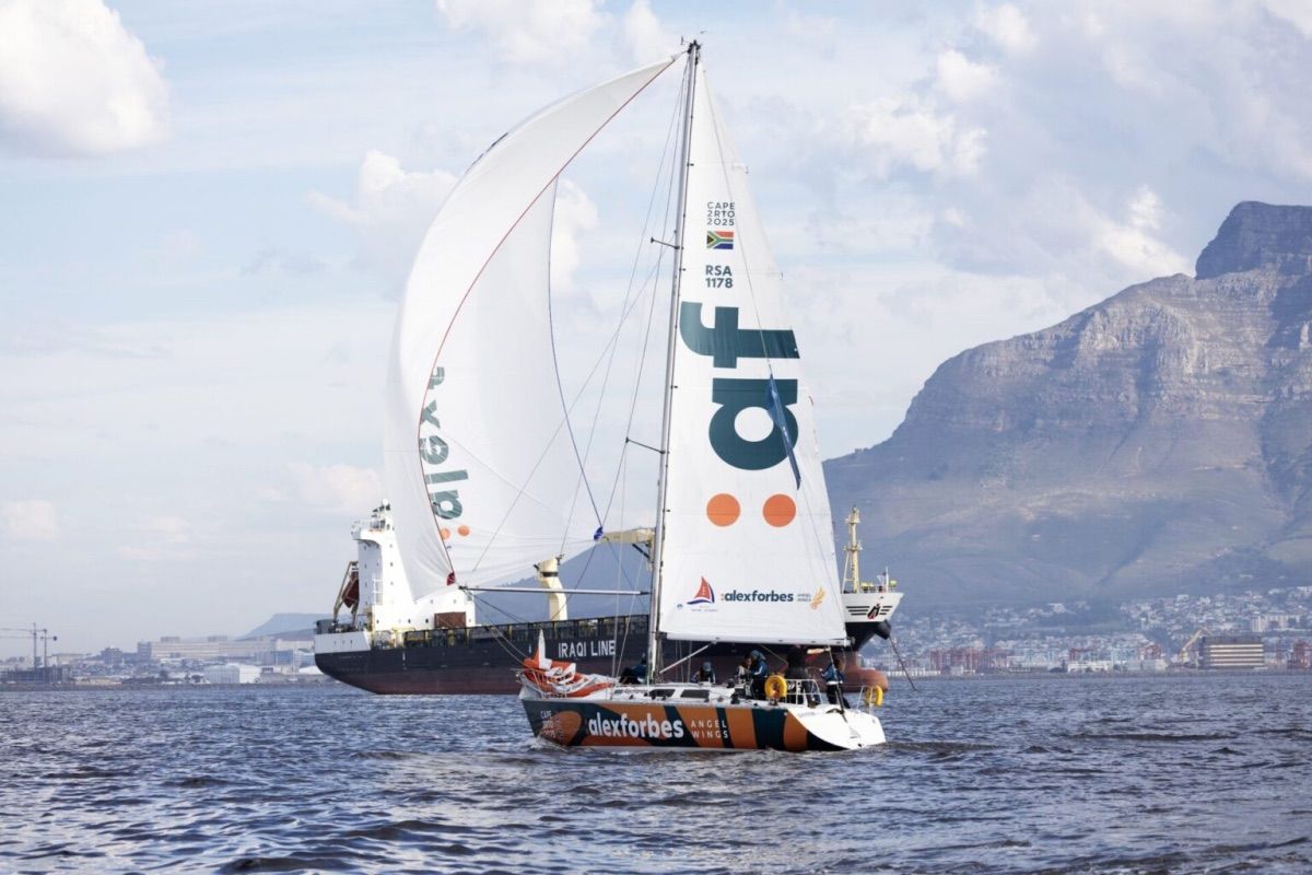 Race-winning South African Cape2Rio boat sinks, sailors rescued