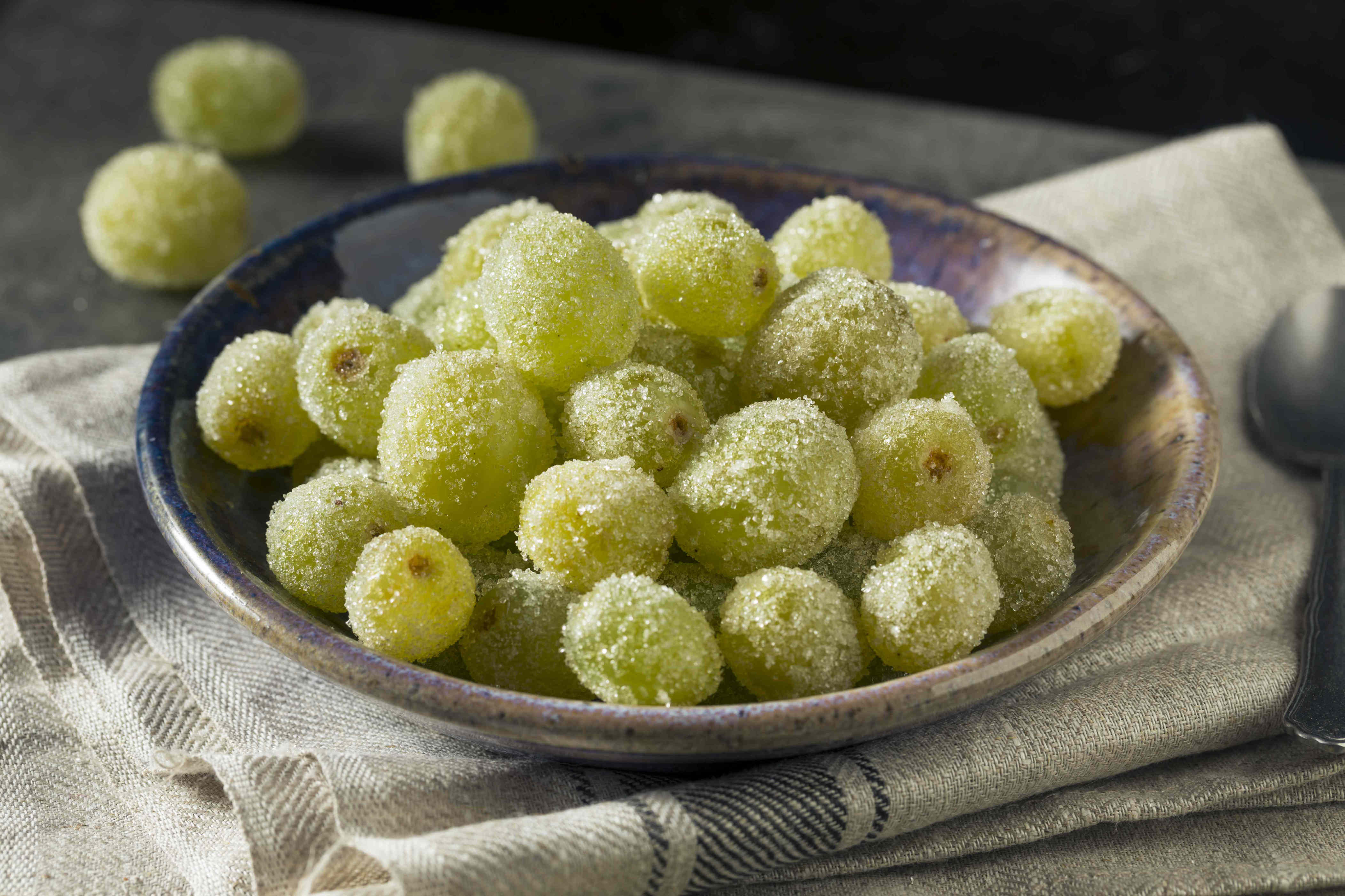 These sugared prosecco grapes are the sparkling treat your Valentine's ...